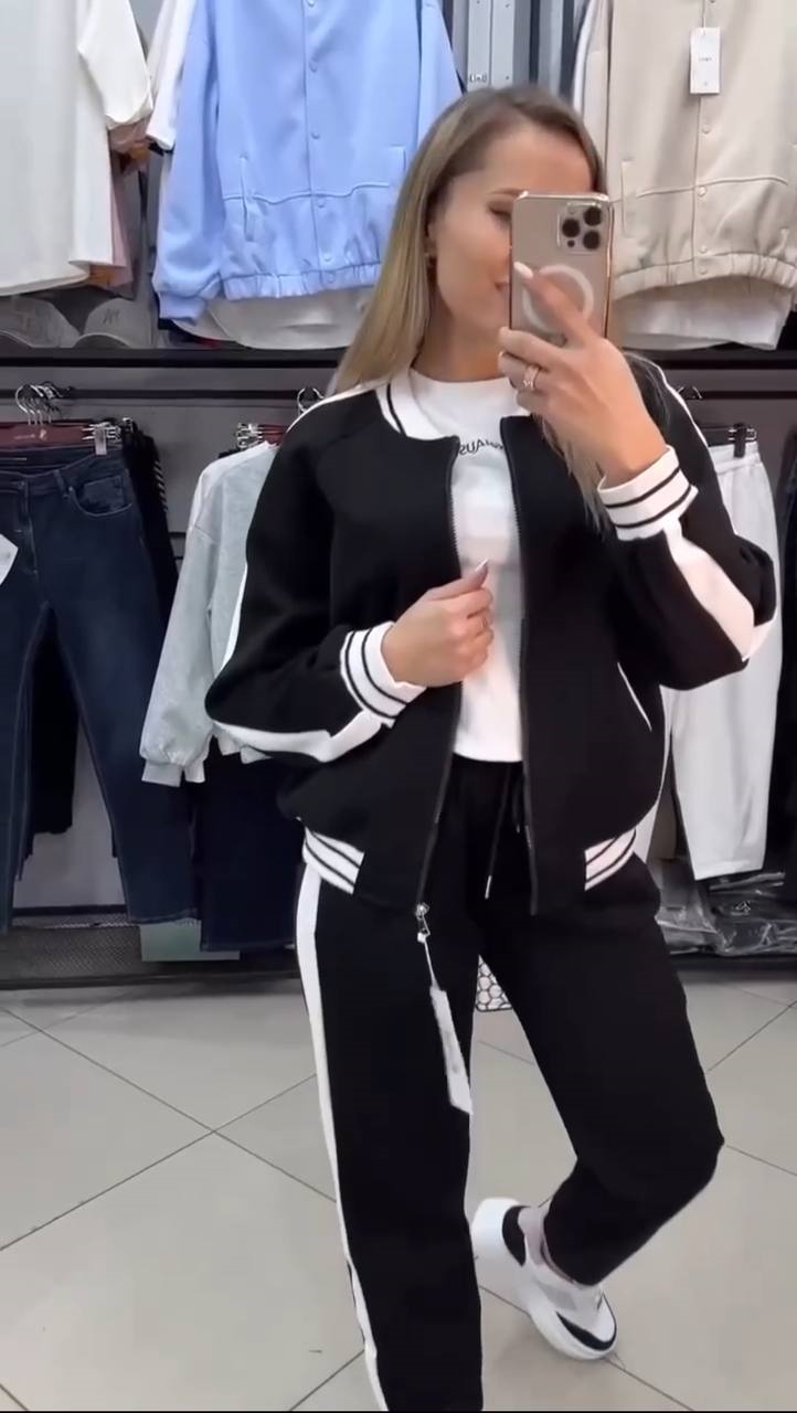 Костюм з манжетами