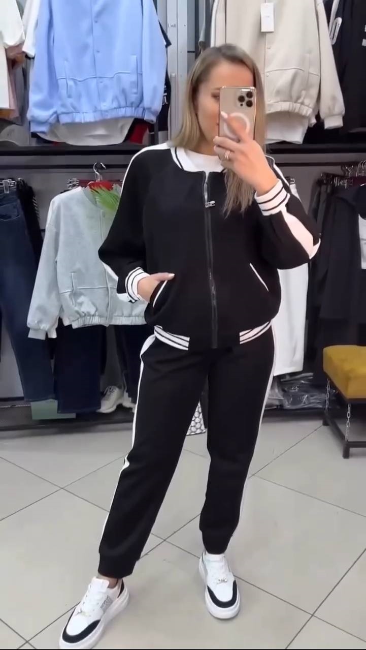 Костюм з манжетами