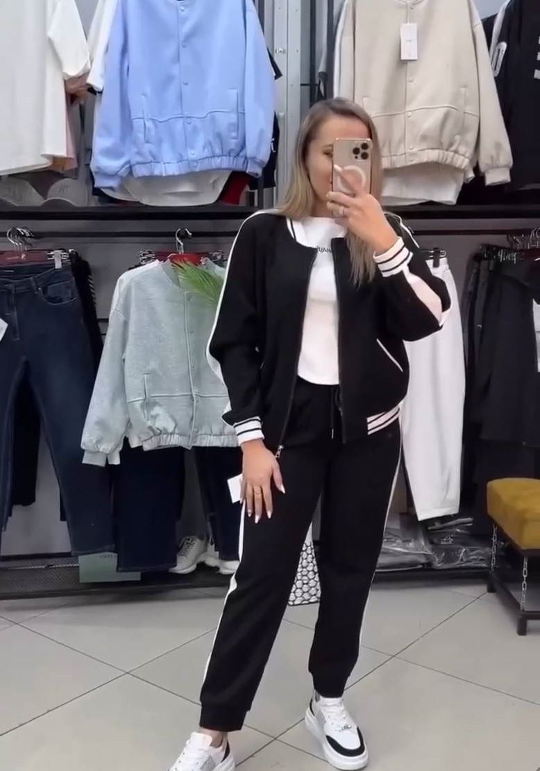 Костюм з манжетами