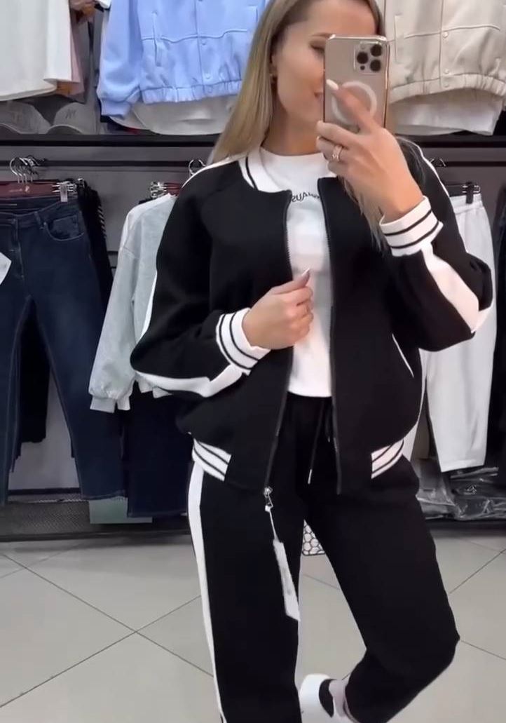 Костюм з манжетами