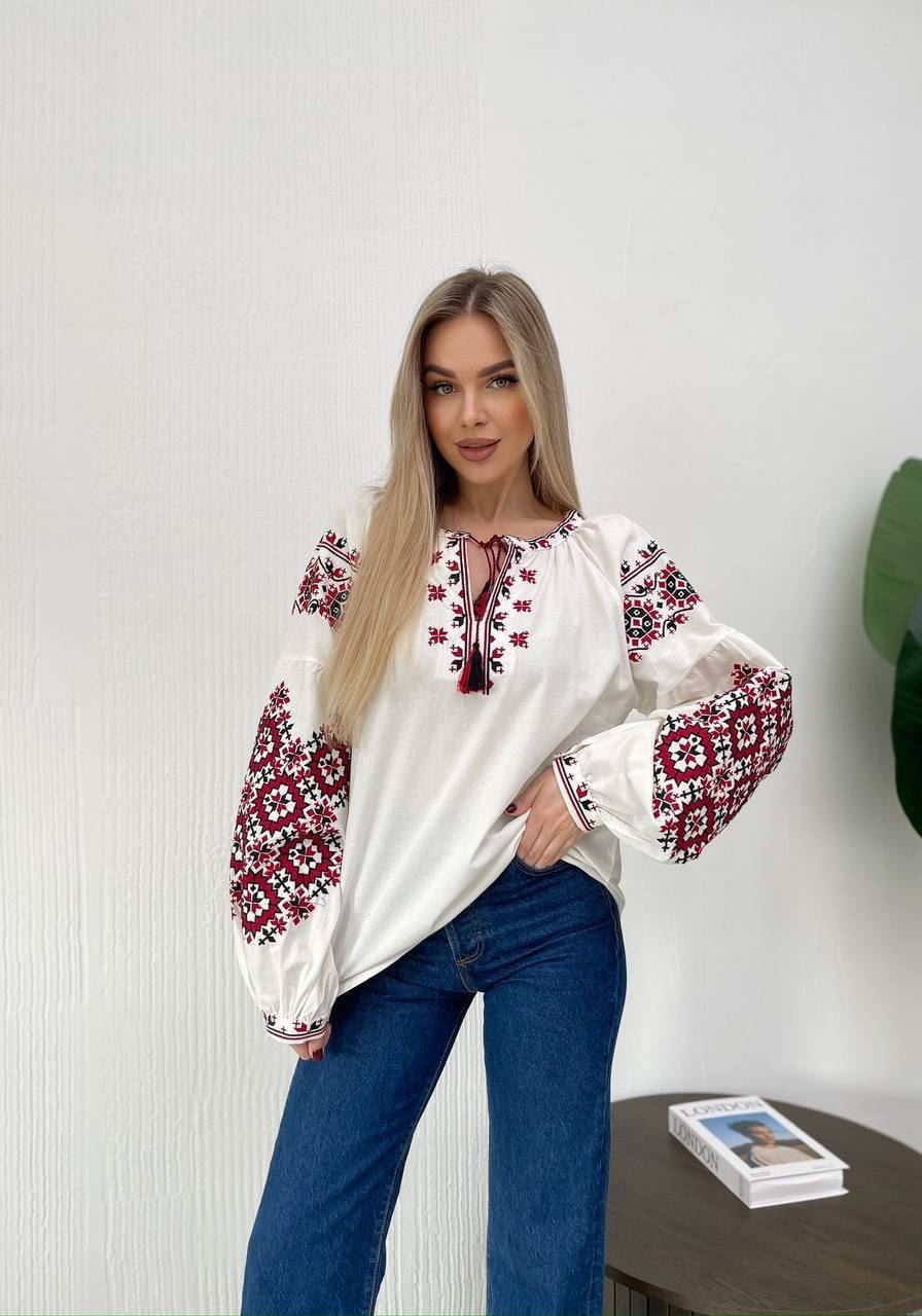 Стильна вишита сорочка