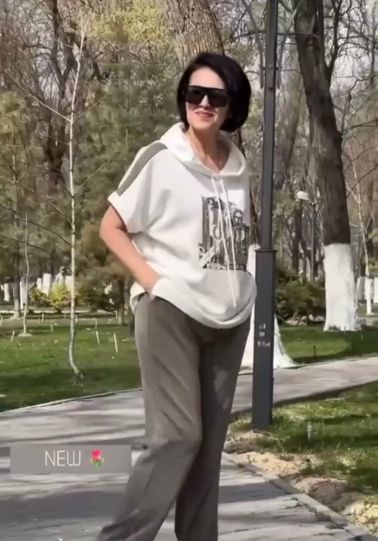 Стильний жіночий костюм